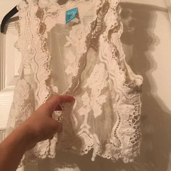 [H.I.P.] Boho Crochet Vest - Picture 2 of 3